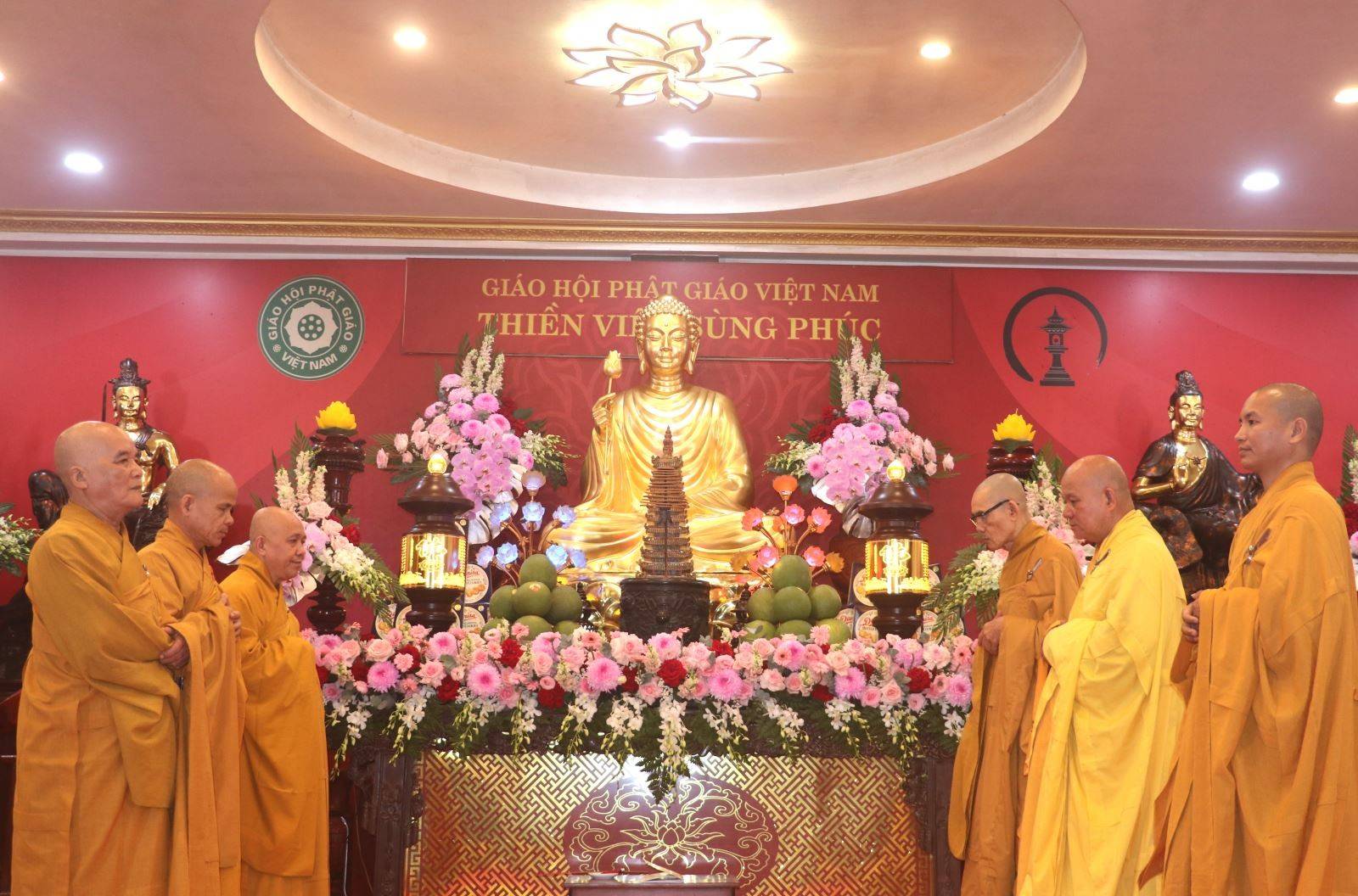 Đại đức, tăng ni thực hiện nghi lễ trong Lễ Vu Lan báo hiếu năm 2025. 