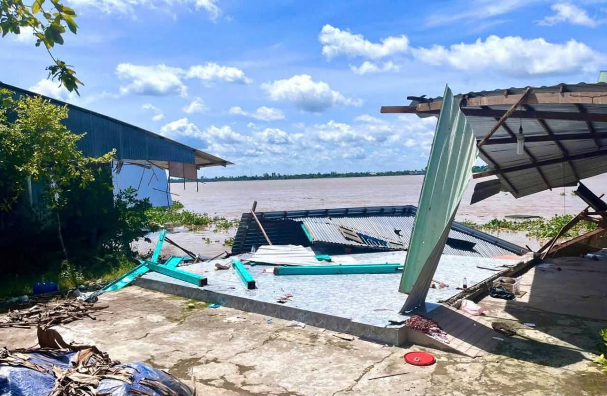 Đồng Tháp: Khẩn trương hỗ trợ người dân khu vực sạt lở để ổn định cuộc sống