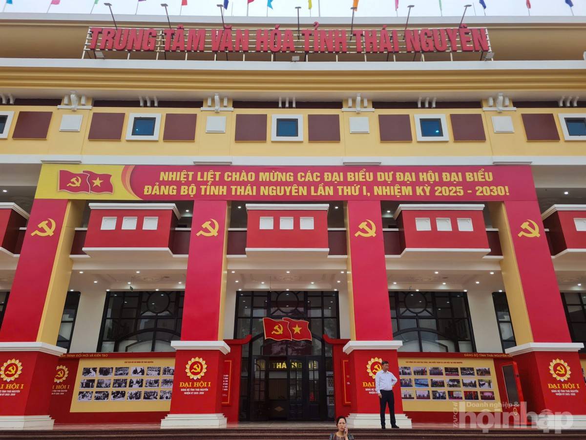 Thái Nguyên rực rỡ chào mừng Đại hội Đảng bộ lần thứ I