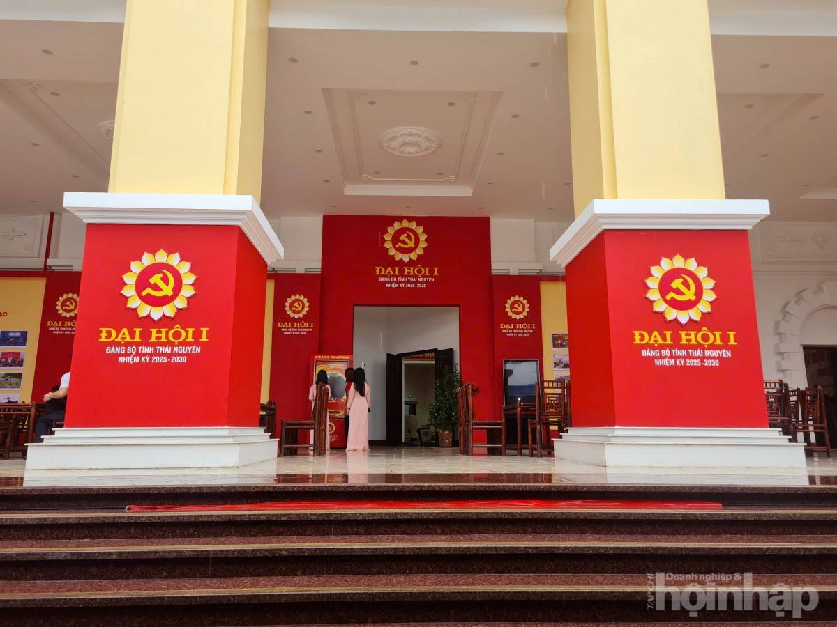 Thái Nguyên rực rỡ chào mừng Đại hội Đảng bộ lần thứ I