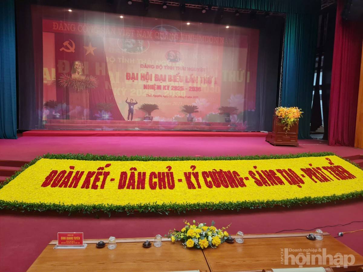 Thái Nguyên rực rỡ chào mừng Đại hội Đảng bộ lần thứ I