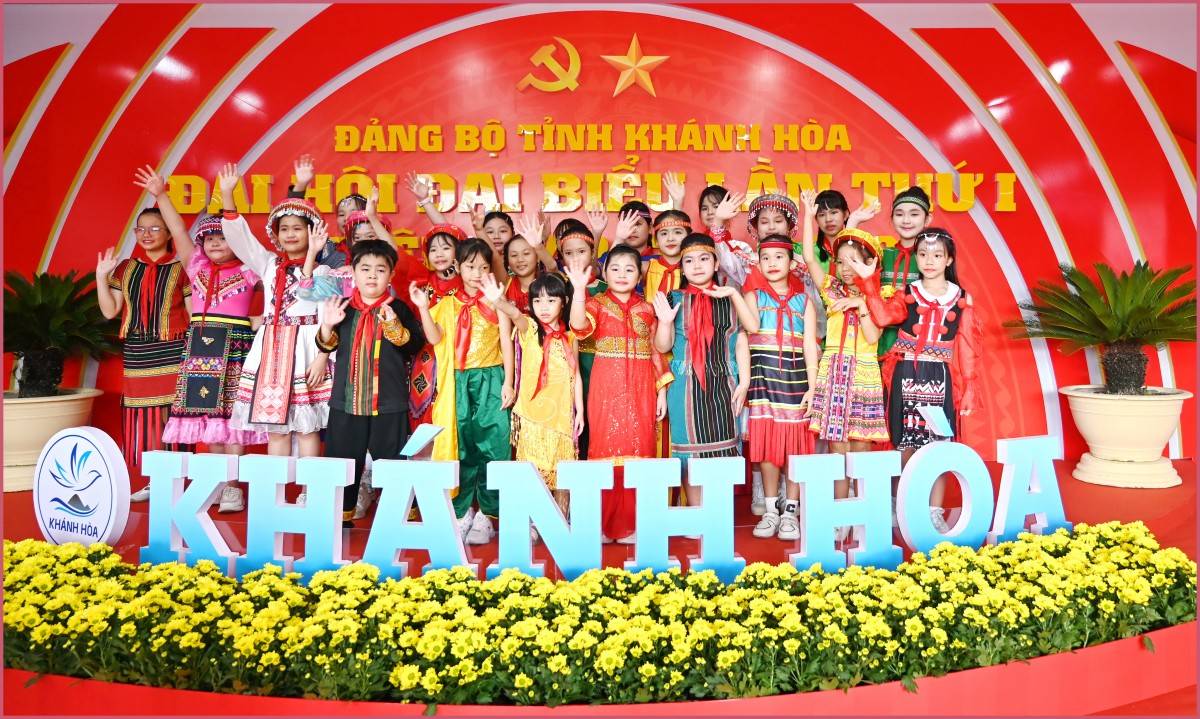 Dưới ngọn cờ vẻ vang của Đảng, Đảng bộ tỉnh Khánh Hòa vững bước tiến vào thập niên nâng tầm phát triển