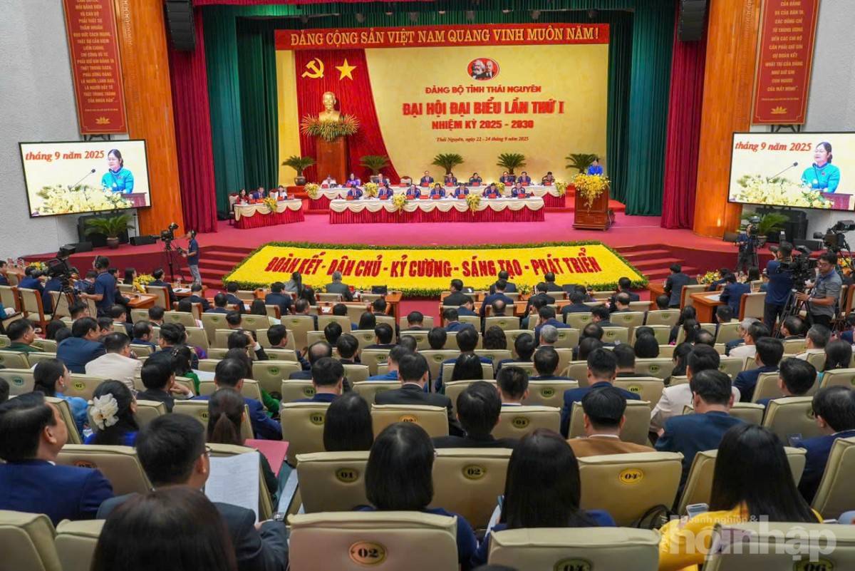 Những khoảnh khắc ấn tượng của ngày làm việc đầu tiên kỳ Đại hội Đảng bộ tỉnh Thái Nguyên