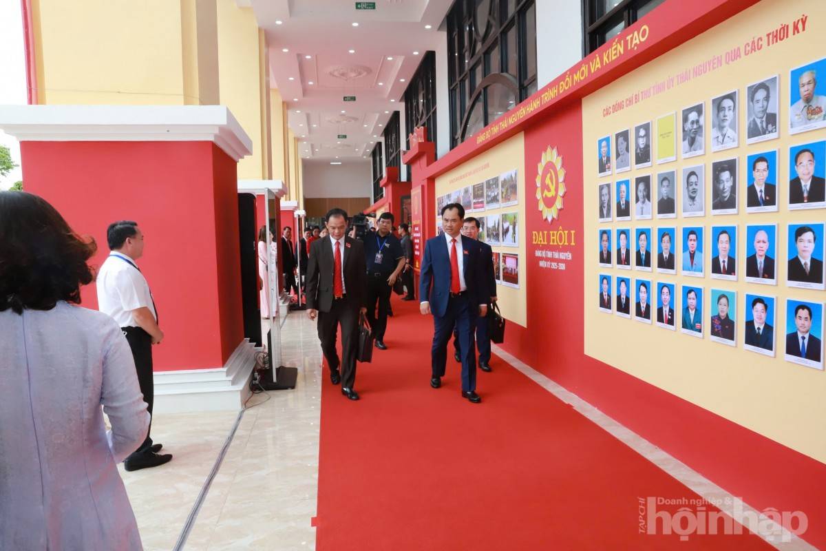 Những khoảnh khắc ấn tượng của ngày làm việc đầu tiên kỳ Đại hội Đảng bộ tỉnh Thái Nguyên