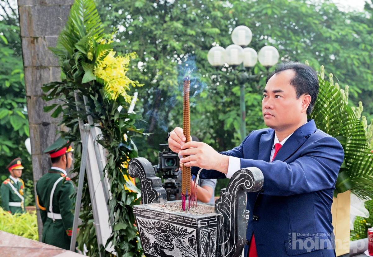 Những khoảnh khắc ấn tượng của ngày làm việc đầu tiên kỳ Đại hội Đảng bộ tỉnh Thái Nguyên