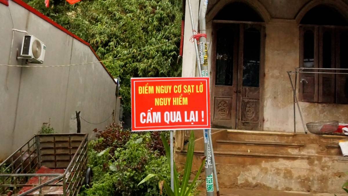Thanh Hóa: 16 hộ dân xã Linh Sơn vẫn phải đi sơ tán kéo dài do sạt lở