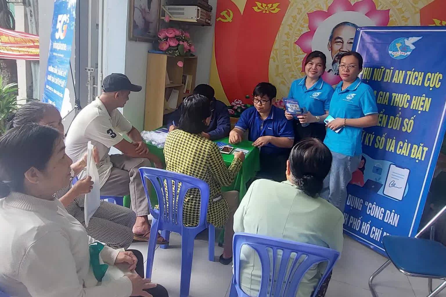 TP Hồ Chí Minh: Phụ nữ phường Dĩ An tích cực chuyển đổi số, hỗ trợ hội viên tiếp cận công nghệ