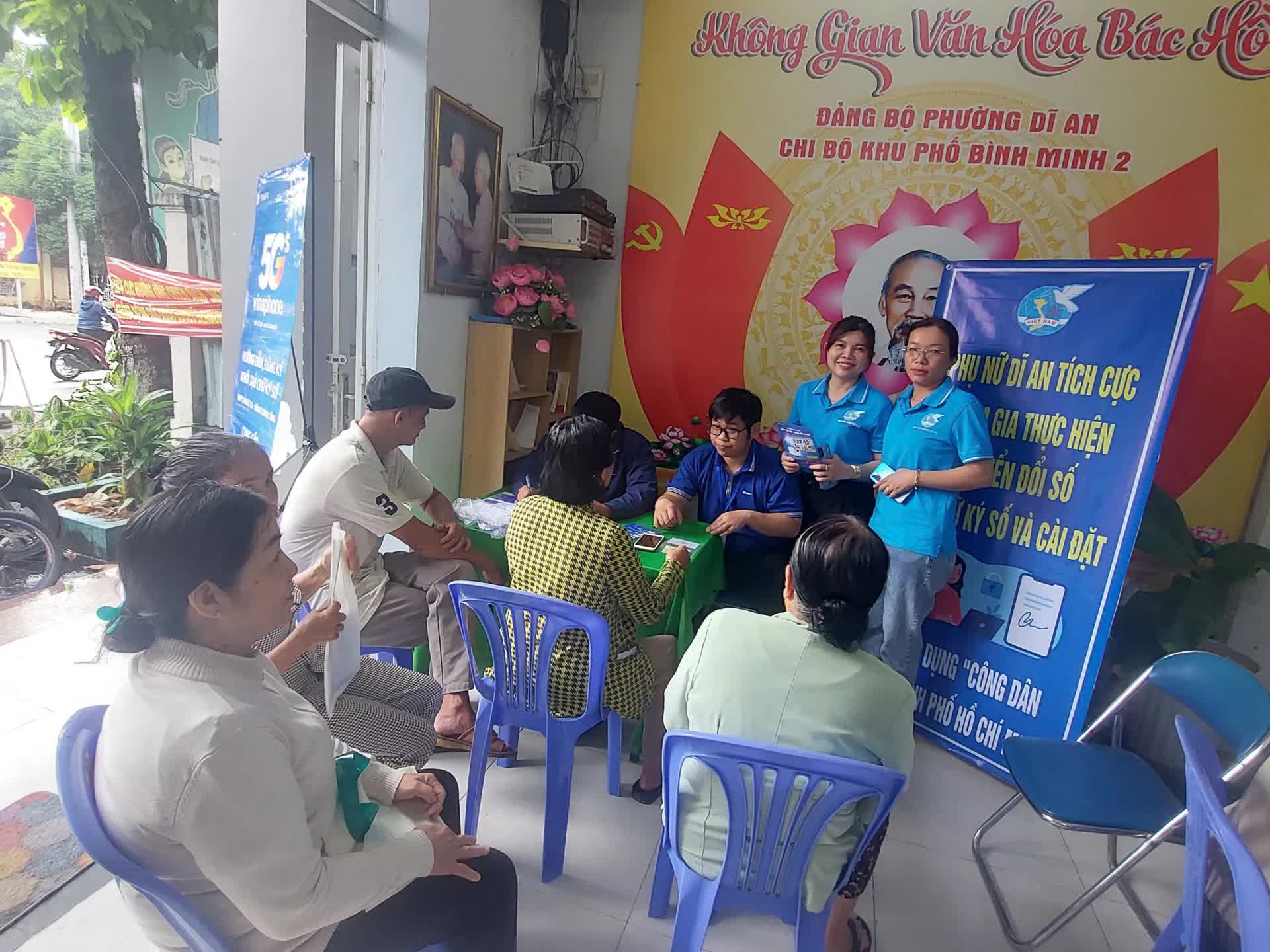 TP Hồ Chí Minh: Phụ nữ phường Dĩ An tích cực chuyển đổi số, hỗ trợ hội viên tiếp cận công nghệ