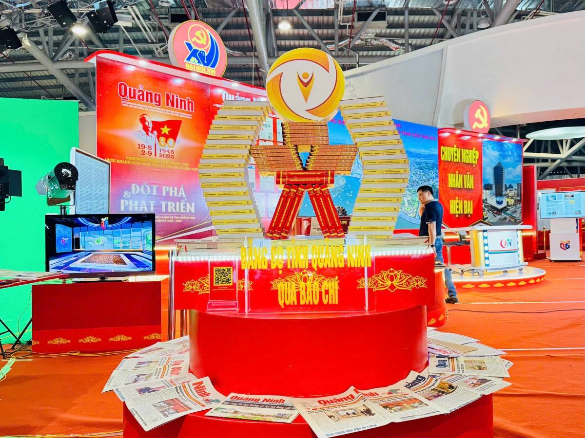 Quảng Ninh khai mạc trưng bày, triển lãm sách, báo, tư liệu và tranh cổ động chào mừng Đại hội đại biểu Đảng bộ tỉnh lần thứ XVI