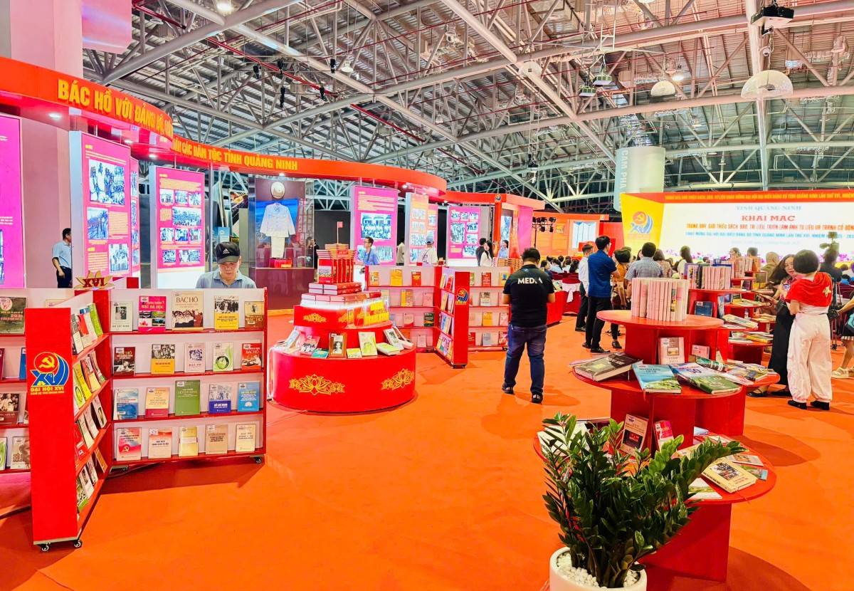 Quảng Ninh khai mạc trưng bày, triển lãm sách, báo, tư liệu và tranh cổ động chào mừng Đại hội đại biểu Đảng bộ tỉnh lần thứ XVI