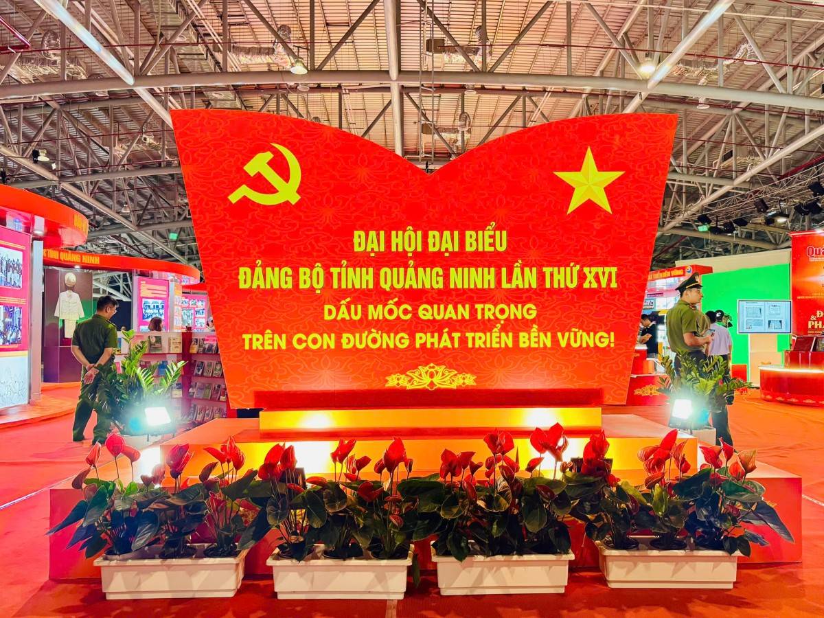 Quảng Ninh khai mạc trưng bày, triển lãm sách, báo, tư liệu và tranh cổ động chào mừng Đại hội đại biểu Đảng bộ tỉnh lần thứ XVI