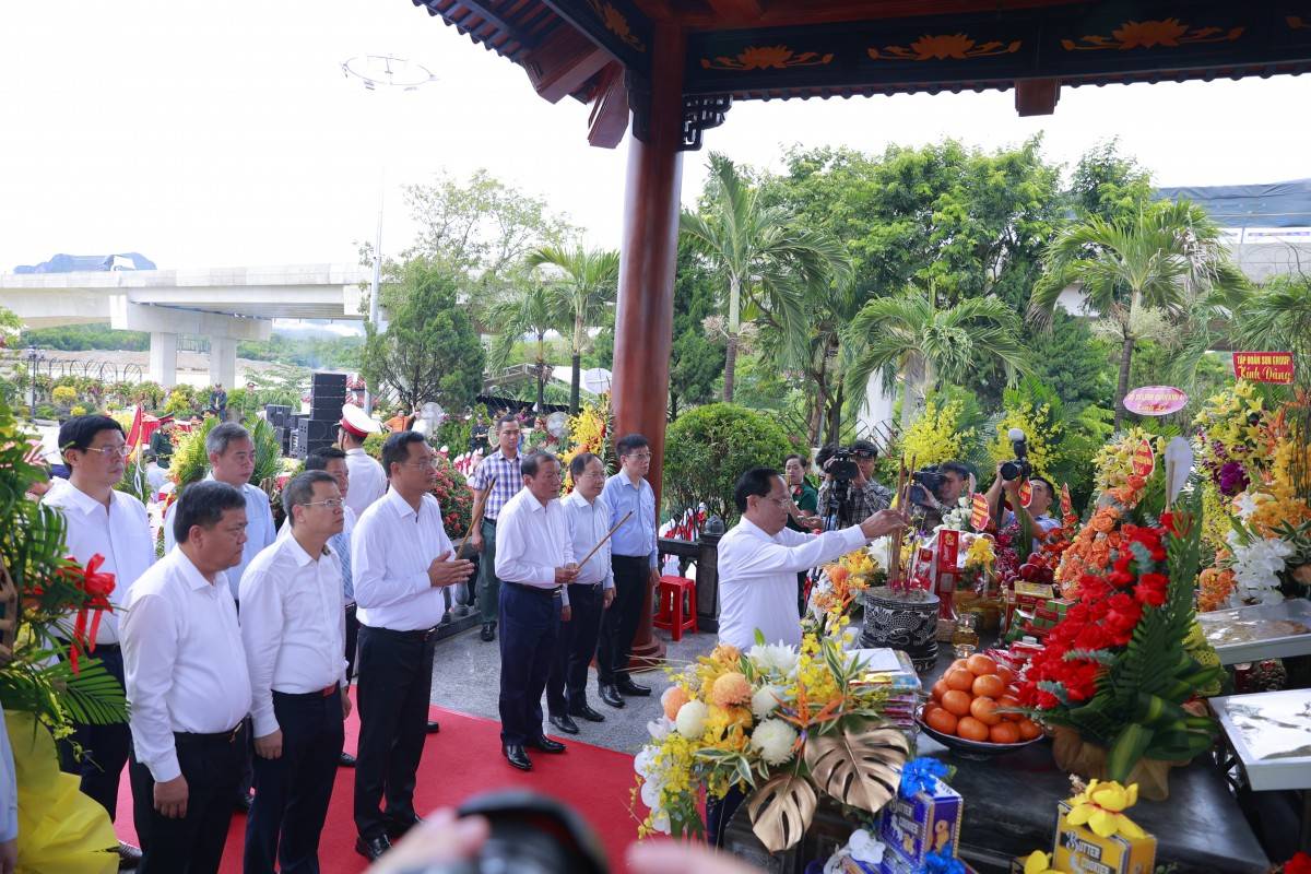 Dấu ấn của T&T Group; Từ bến phà Đại Long bất tử đến cất cánh sân bay;