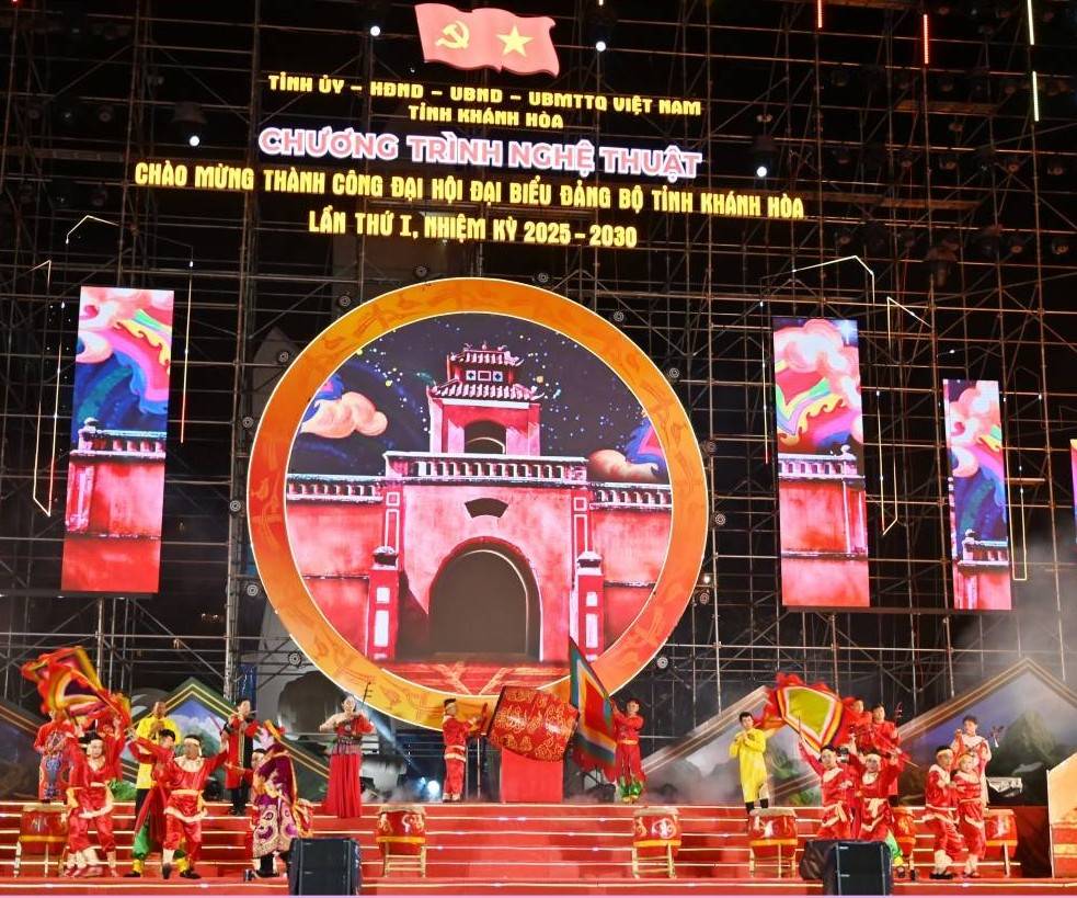 Hơn 200 nghệ sĩ biểu diễn chào mừng thành công Đại hội đại biểu Đảng bộ tỉnh Khánh Hòa lần thứ I