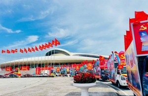 Đoàn xe diễu hành tưng bừng chào mừng Đại hội đại biểu Đảng bộ tỉnh Quảng Ninh lần thứ XVI