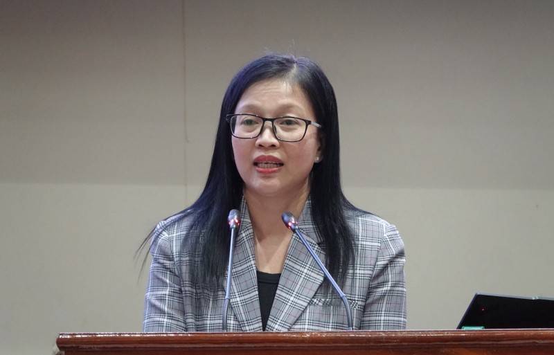 Đồng chí Nguyễn Thị Kim Tuyến, Trưởng Ban Tuyên giáo và Dân vận Tỉnh ủy Đồng Tháp thông tin công tác chuẩn bị tổ chức Đại hội đại biểu Đảng bộ tỉnh lần thứ I.