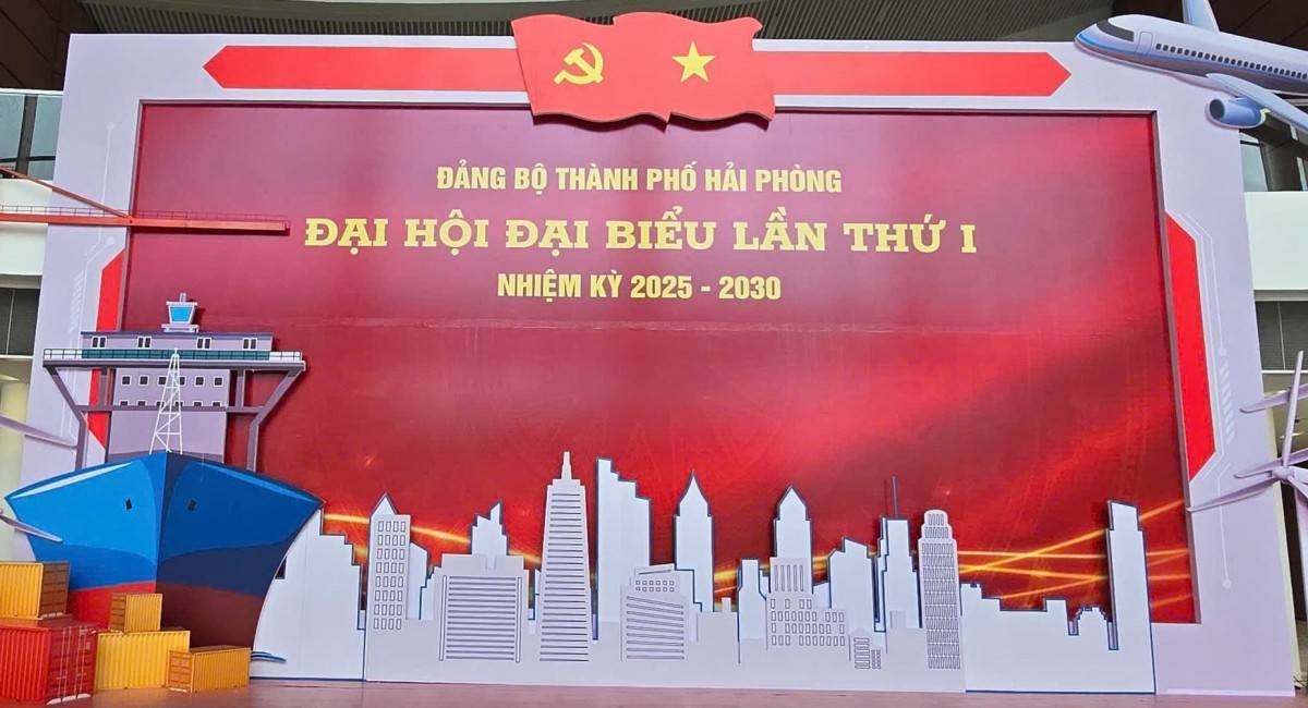Trung tâm Hội nghị Biểu diễn Hải Phòng được trang hoàng rực rỡ chào mừng đại hội