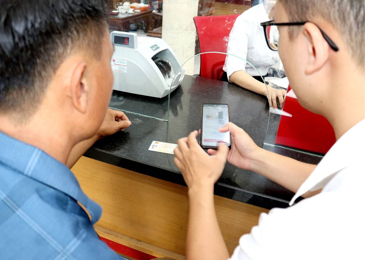 Hà Nội đề xuất hỗ trợ chi phí chi trả an sinh xã hội không dùng tiền mặt