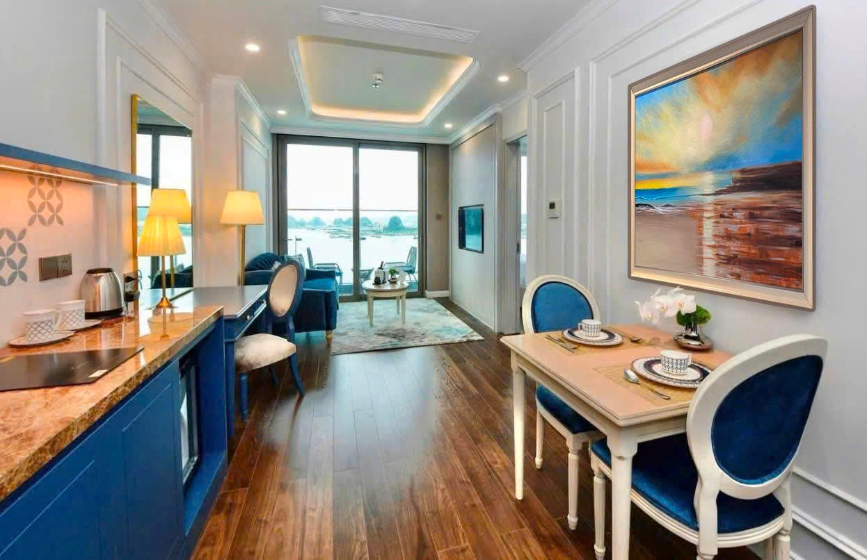 Triển lãm tranh tại 27 Nam Tràng: Hơi thở nghệ thuật cho Crystal Holidays Vân Đồn