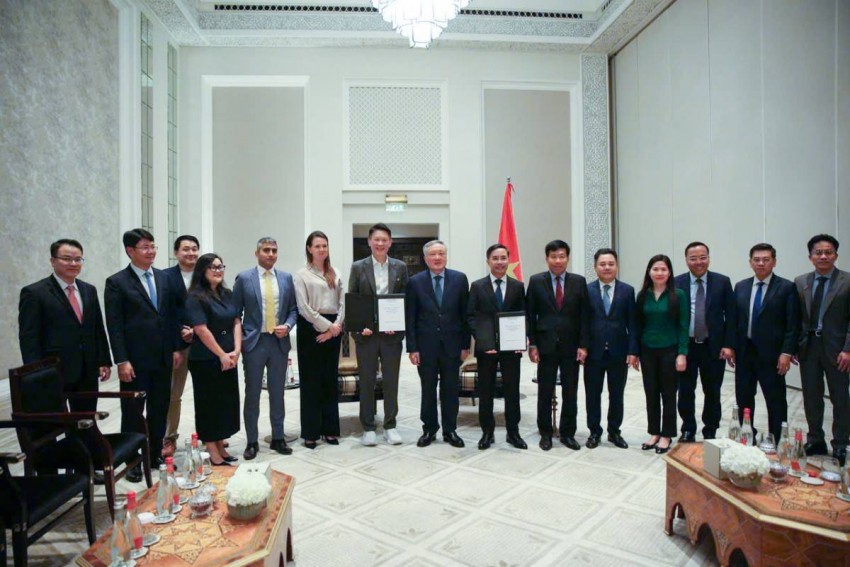 Các đại bieur chụp ảnh lưu niệm