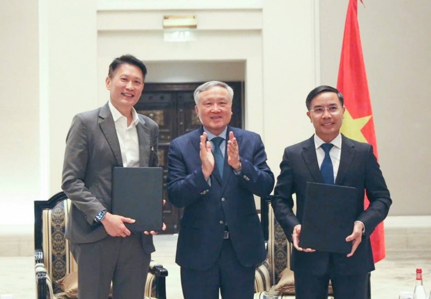 Phó Thủ tướng Nguyễn Hòa Bình chứng kiến lễ ký kết Biên bản ghi nhớ (MOU) hợp tác giữa Binance và thành phố Đà Nẵng về phát triển công nghệ blockchain và tài sản số