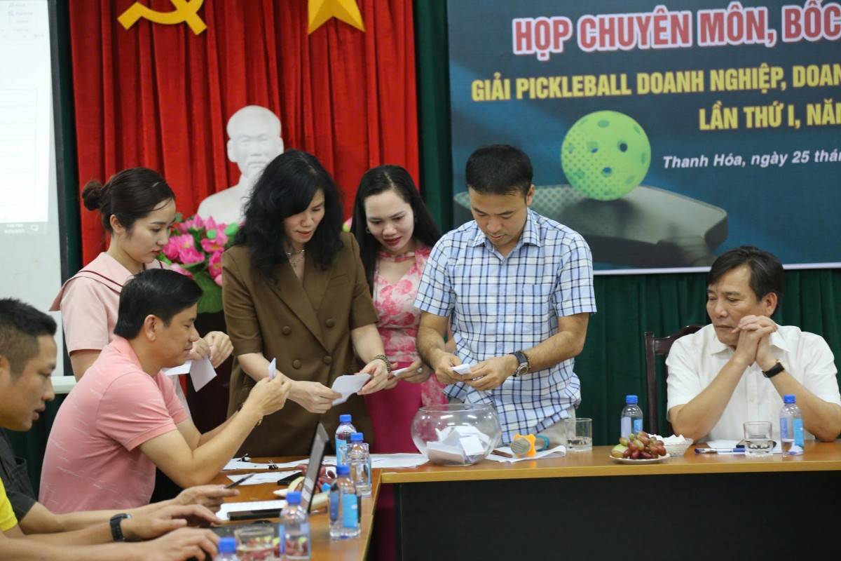 Việc bốc thăm chia bảng được Ban tổ chức thực hiện công khai, minh bạch