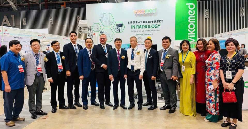 Đoàn công tác Hiệp hội Bệnh viện tư nhân Việt Nam do GS. Viện sĩ Nguyễn Văn Đệ, Ủy viên là trưởng đoàn đã tham dự lễ khai mạc Triển lãm.