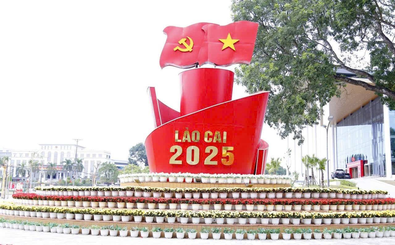 Từ phố thị đến bản làng: Tình cảm son sắt của nhân dân với Đại hội Đảng bộ Lào Cai lần I
