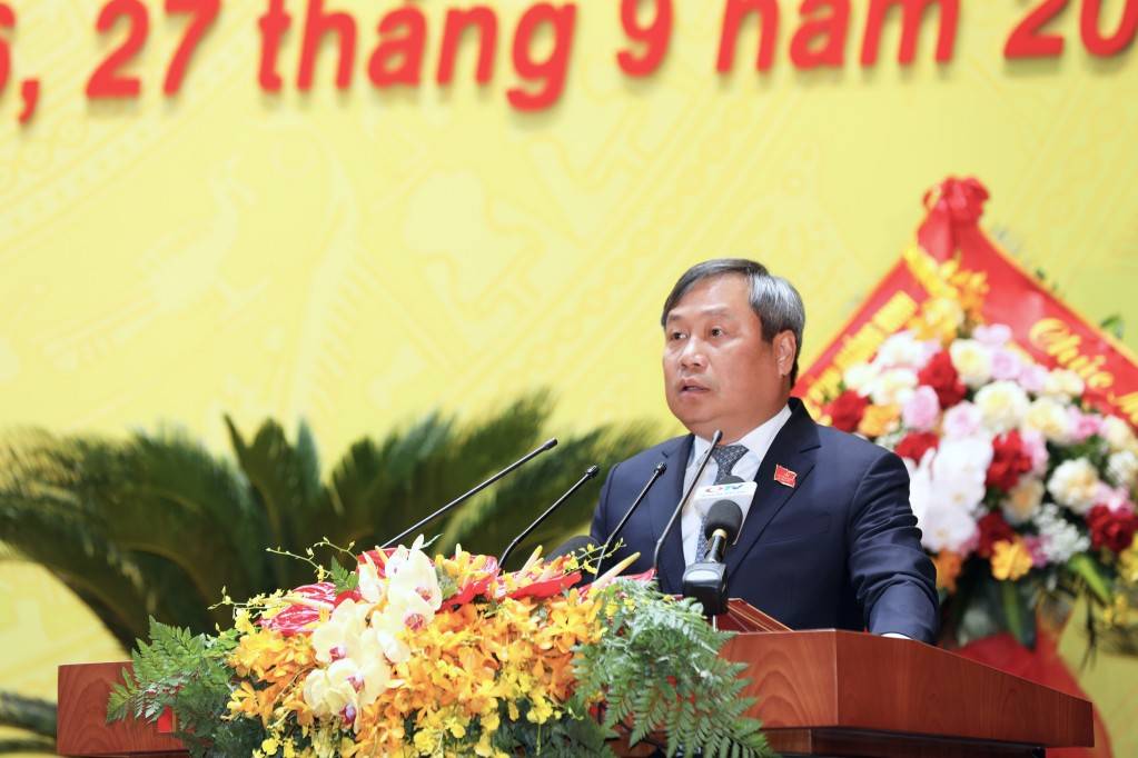 Đồng chí Vũ Đại Thắng, Uỷ viên Trung ương Đảng, Bí thư Tỉnh uỷ, Trưởng đoàn ĐBQH tỉnh phát biểu khai mạc Đại hội.