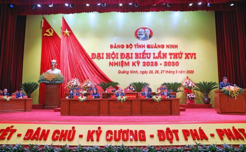 đoàn chủ tịch đại hội