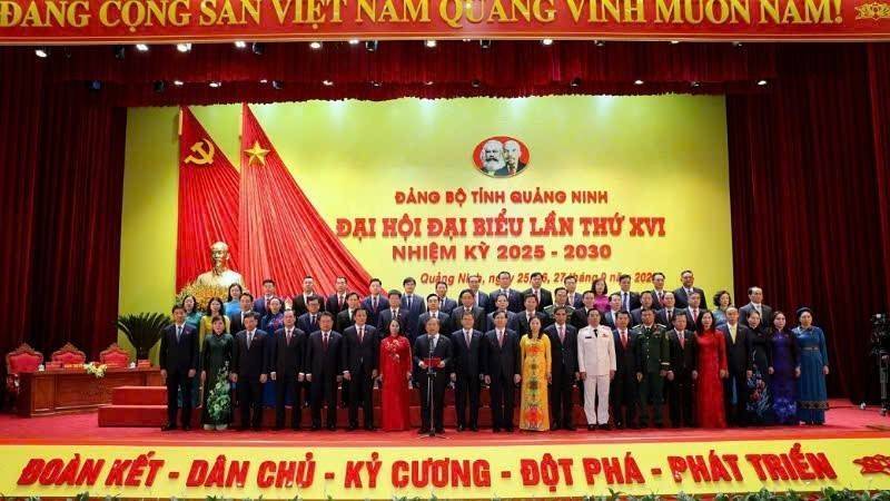 Ban Chấp hành Đảng bộ tỉnh Quảng Ninh khóa XVI ra mắt, đồng chí Vũ Đại Thắng tái đắc cử Bí thư Tỉnh ủy