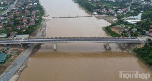 Cầu Phong Châu mới trước ngày thông xe: Khoảnh khắc cuối trên công trường