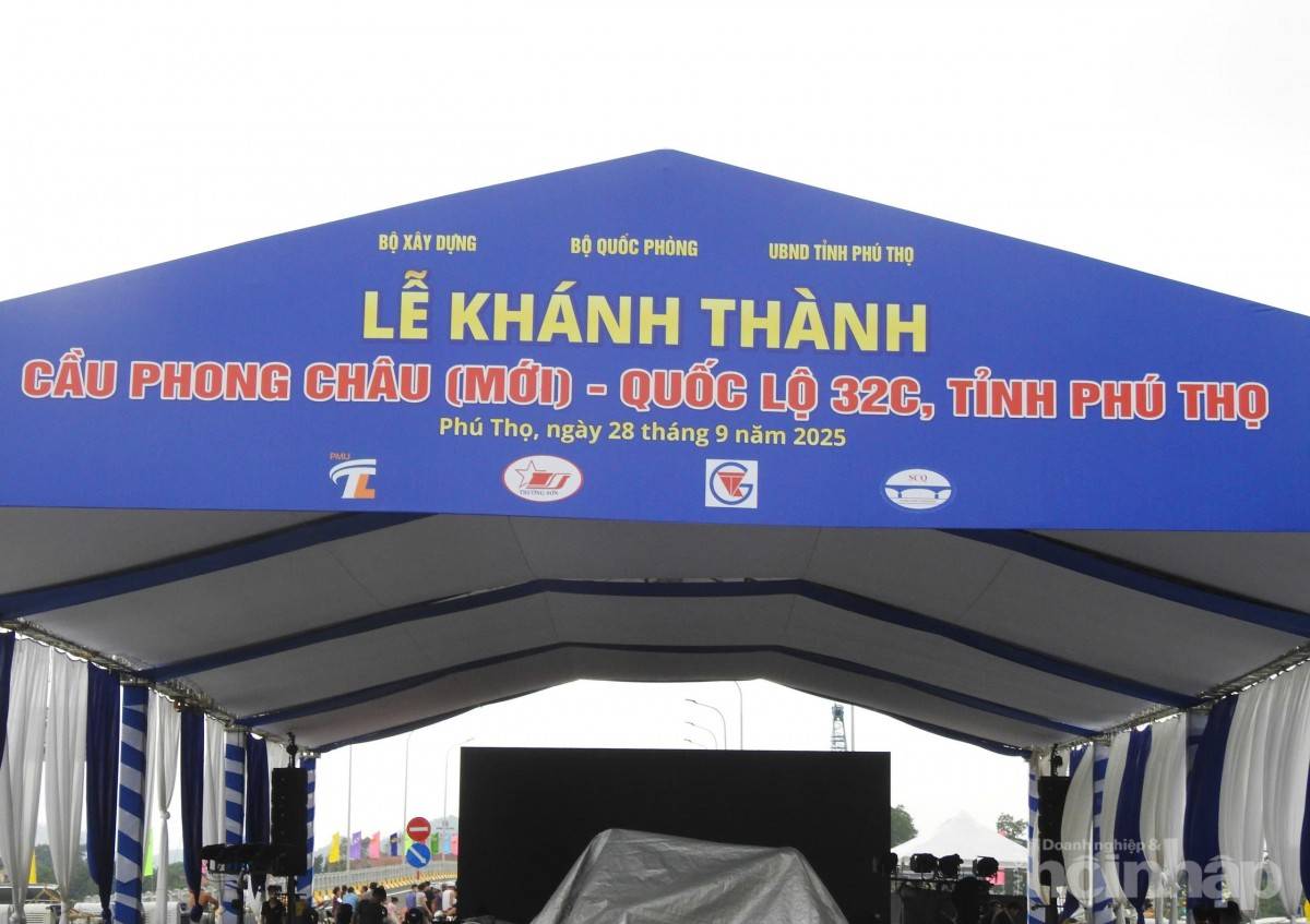 Cầu Phong Châu mới trước ngày thông xe: Khoảnh khắc cuối trên công trường