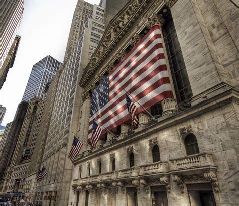 Phố Wall kết thúc chuỗi tăng hàng tuần, lợi suất trái phiếu tăng