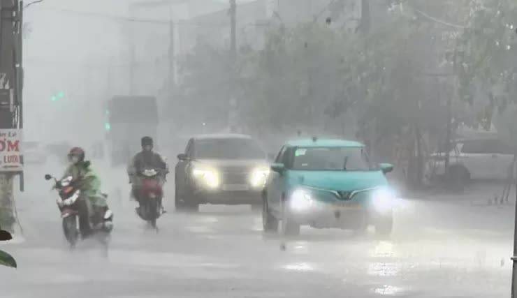 Hà Tĩnh khẩn cấp sơ tán 15.706 dân ứng phó bão Bualoi cấp 12