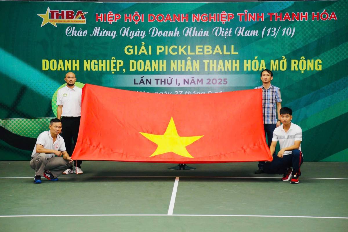 Nghi thức chào cờ tại buổi Khai mạc Giải đấu