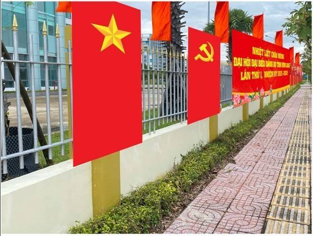 Vĩnh Long: Treo cờ Tổ quốc, cờ Đảng và tổng vệ sinh môi trường chào mừng Đại hội Đảng bộ tỉnh lần thứ I, nhiệm kỳ 2025 – 2030