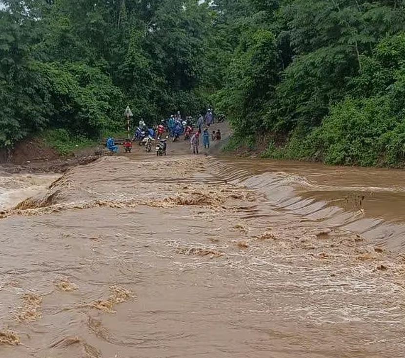 Quảng Trị: Mưa lớn gây chia cắt nhiều tuyến đường miền núi