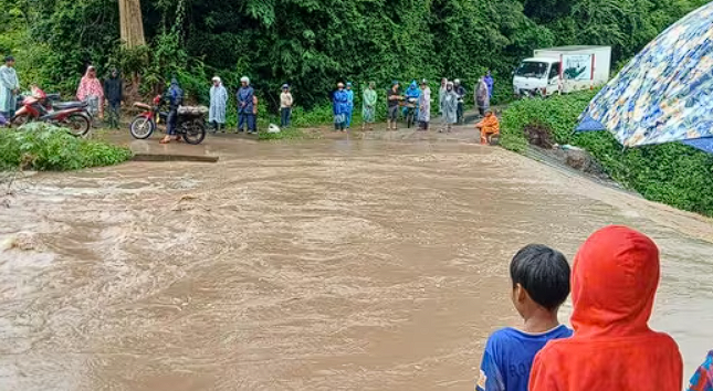 Quảng Trị: Mưa lớn gây chia cắt nhiều tuyến đường miền núi