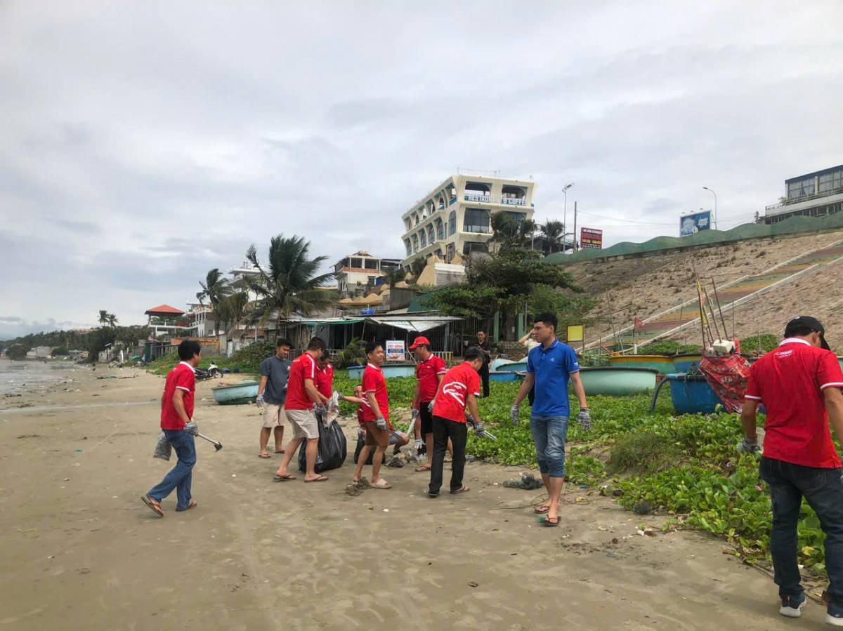 Tập đoàn Năng lượng Việt Nam và Ban Chấp hành Đoàn Phường Mũi Né chung tay bảo vệ môi trường