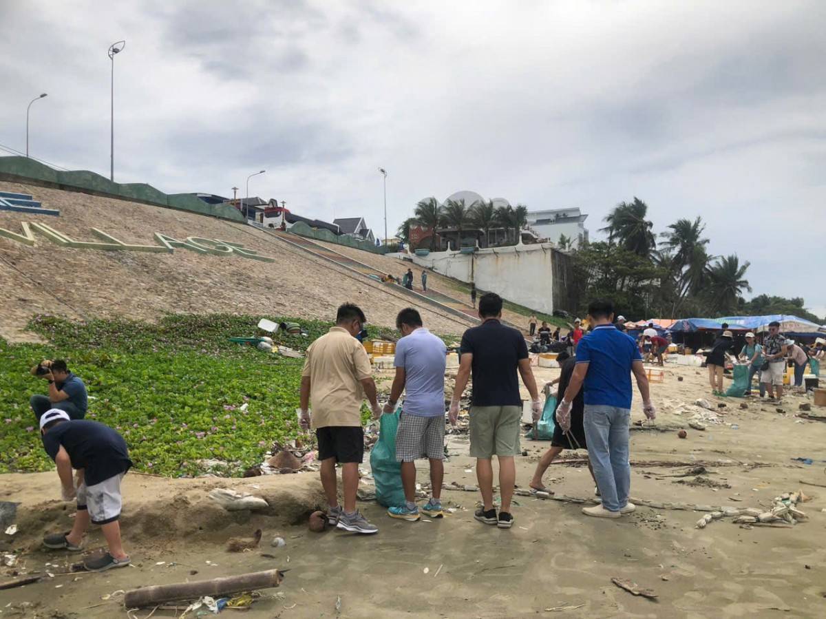 Tập đoàn Năng lượng Việt Nam và Ban Chấp hành Đoàn Phường Mũi Né chung tay bảo vệ môi trường