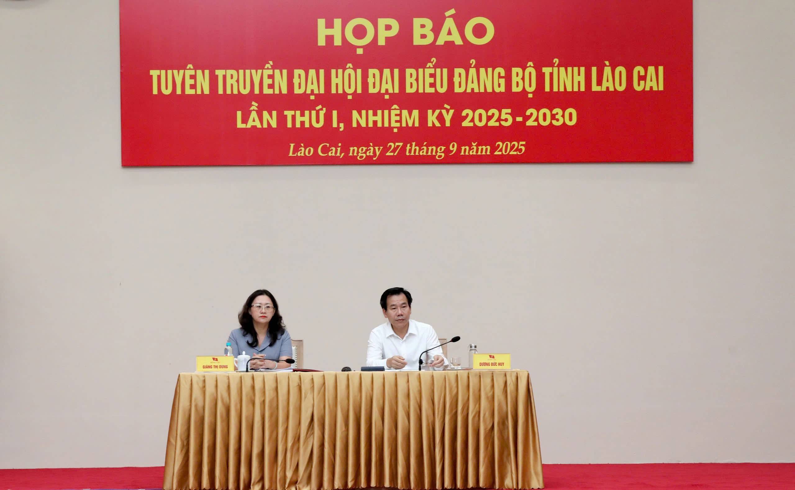 Các lãnh đạo tỉnh ủy Lào Cai chủ trì họp báo