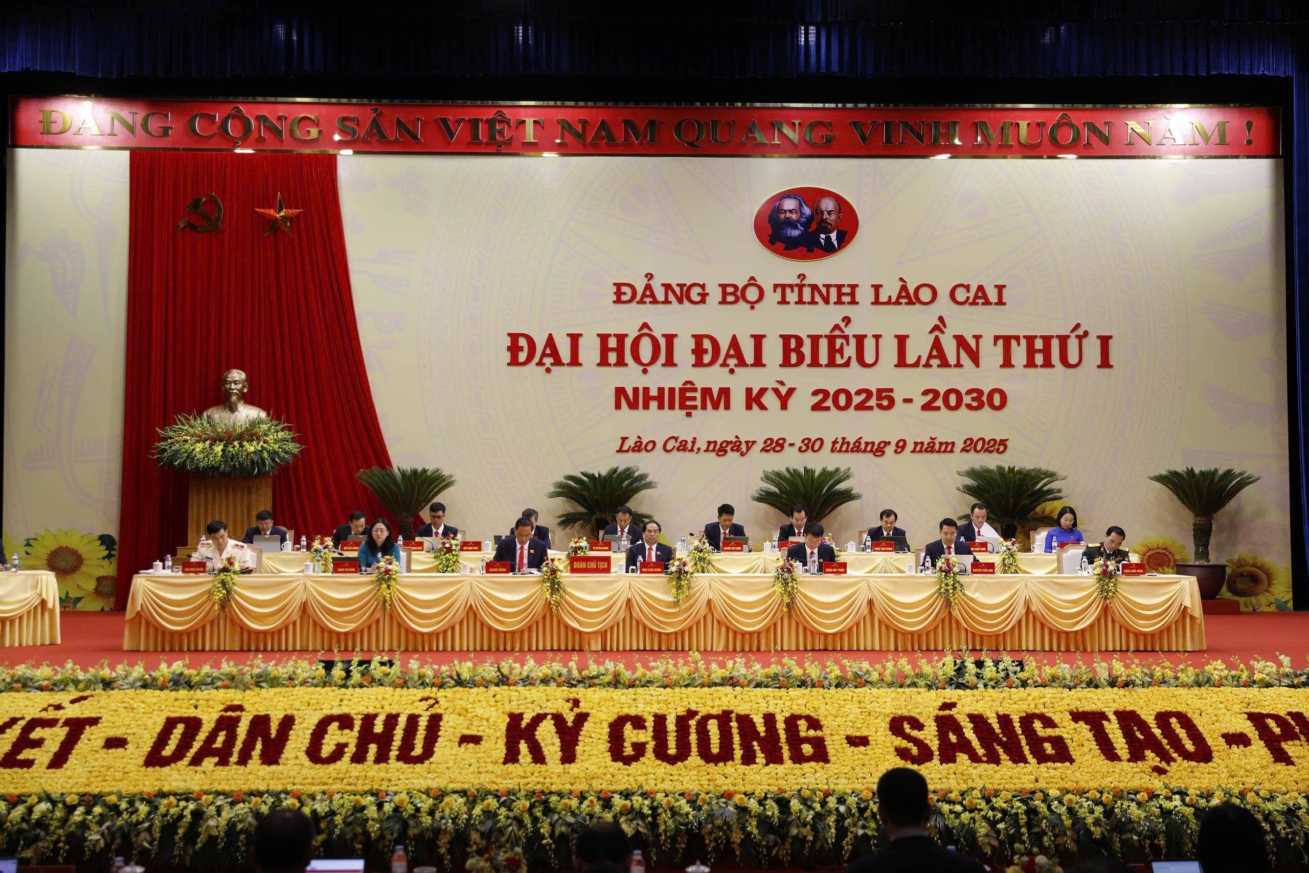 Đoàn Chủ tịch điều hành Đại hội