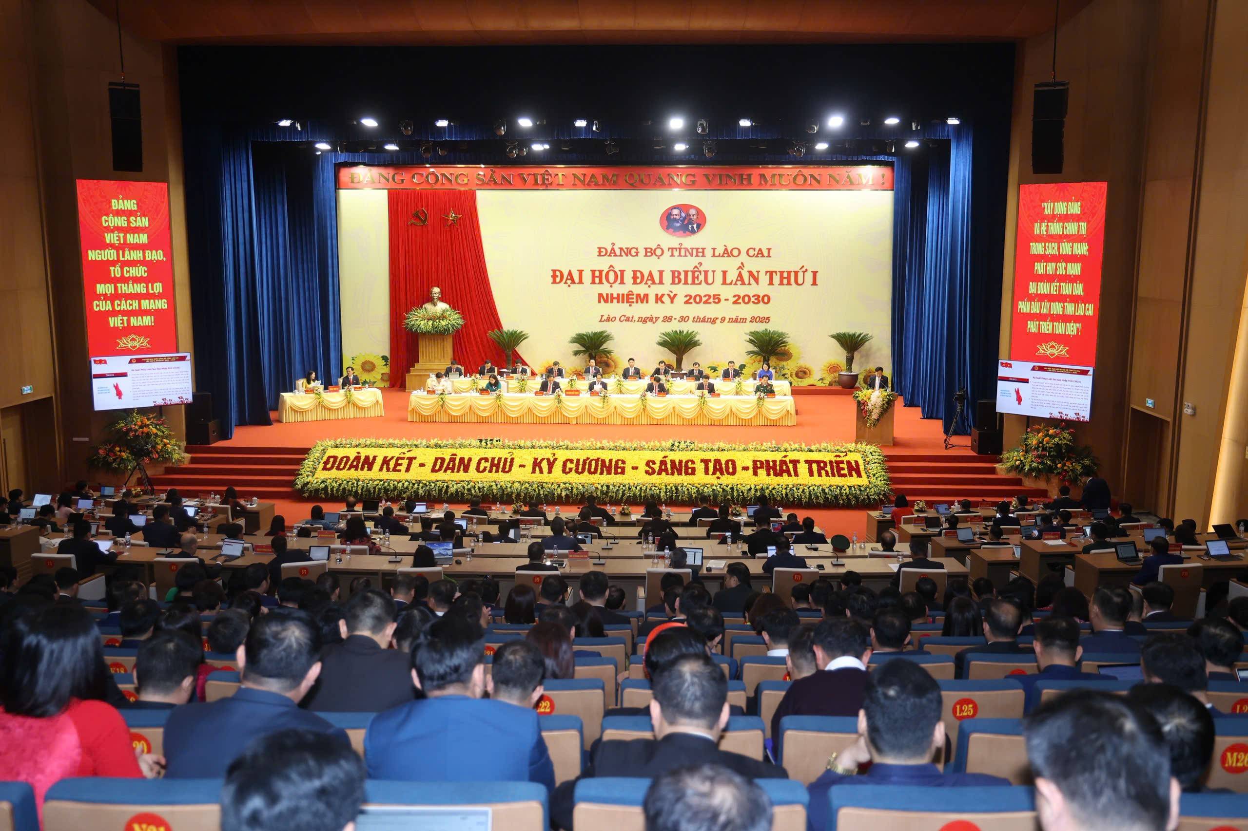 Toàn cảnh Đại hội Đại biểu Đảng bộ tỉnh Lào Cai