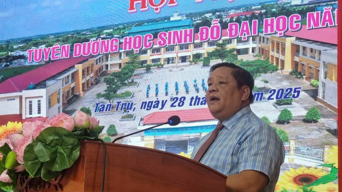 ông Đặng Hoàng Tuấn – Bí thư Đảng ủy xã Tân Trụ 