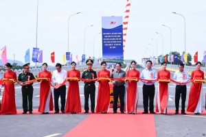 Thủ tướng Phạm Minh Chính dự lễ khánh thành cầu Phong Châu mới sau 9 tháng thi công