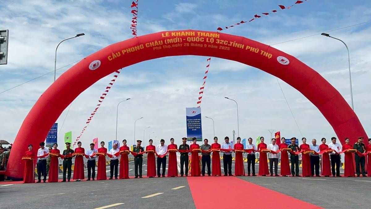 Thủ tướng Phạm Minh Chính dự lễ khánh thành cầu Phong Châu mới sau 9 tháng thi công
