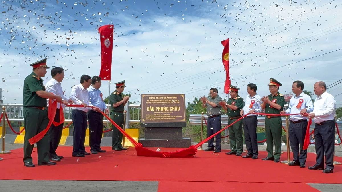 Thủ tướng Phạm Minh Chính dự lễ khánh thành cầu Phong Châu mới sau 9 tháng thi công