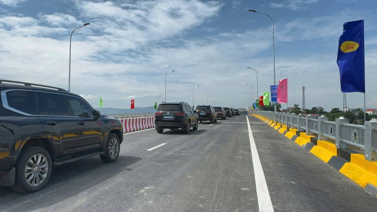 Thủ tướng Phạm Minh Chính dự lễ khánh thành cầu Phong Châu mới sau 9 tháng thi công