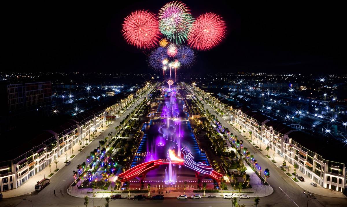 Toàn cảnh Trục Lễ hội và Quảng trường Thời Đại lung linh về đêm
