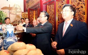 Đại hội Đảng bộ Phú Thọ lần thứ I: Dâng hương tri ân các Vua Hùng